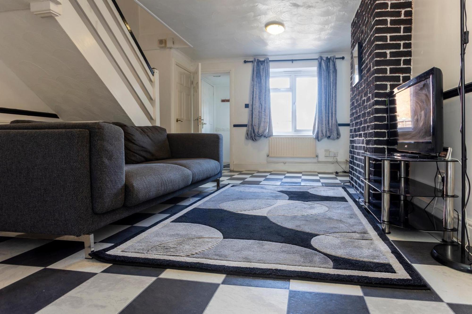 Cosy By Excel Centre & Airport Апартаменты *